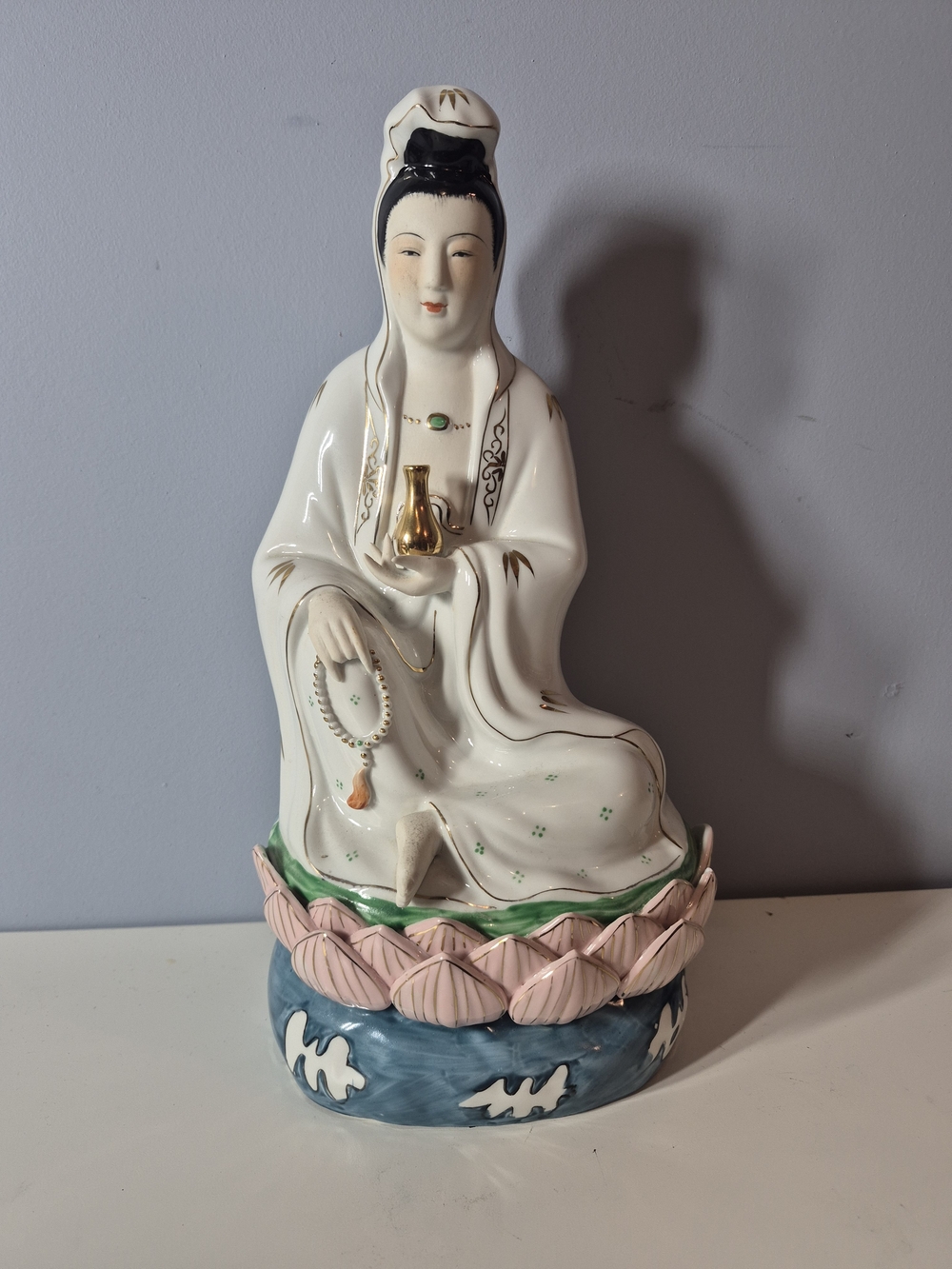 Vintage 11” Porcelain Chinese Quan Guan Kwan Yin Statue Lotus Gold Accent Buddha